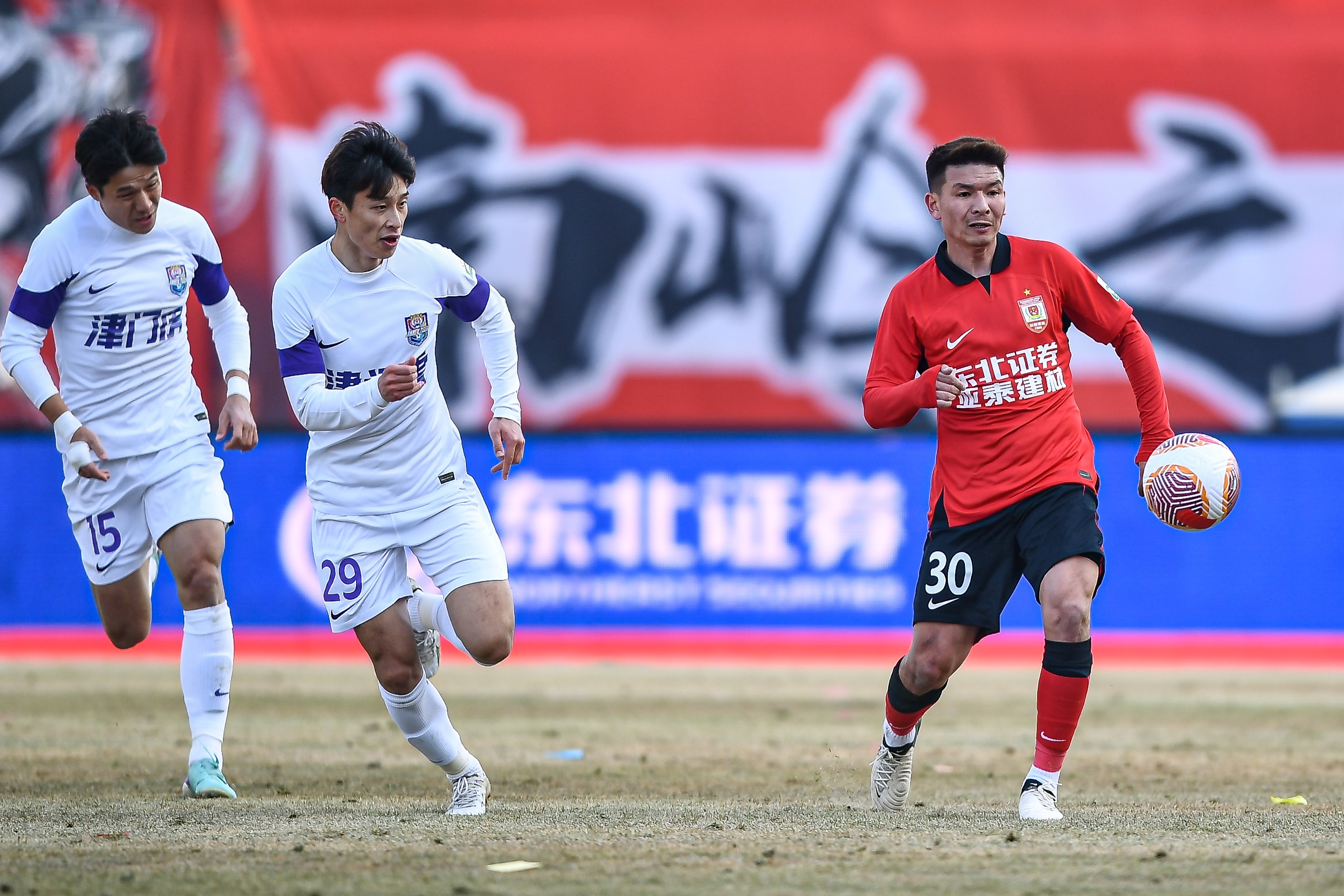 記者：津門(mén)虎熱身賽2-1戰(zhàn)勝亞泰，哈達(dá)斯和王秋明進(jìn)球